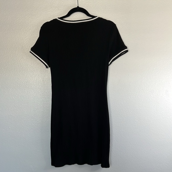 EUC Black Ribbed V Neck Short Sleeved Mini Dress sz M/L - Picture 3 of 3